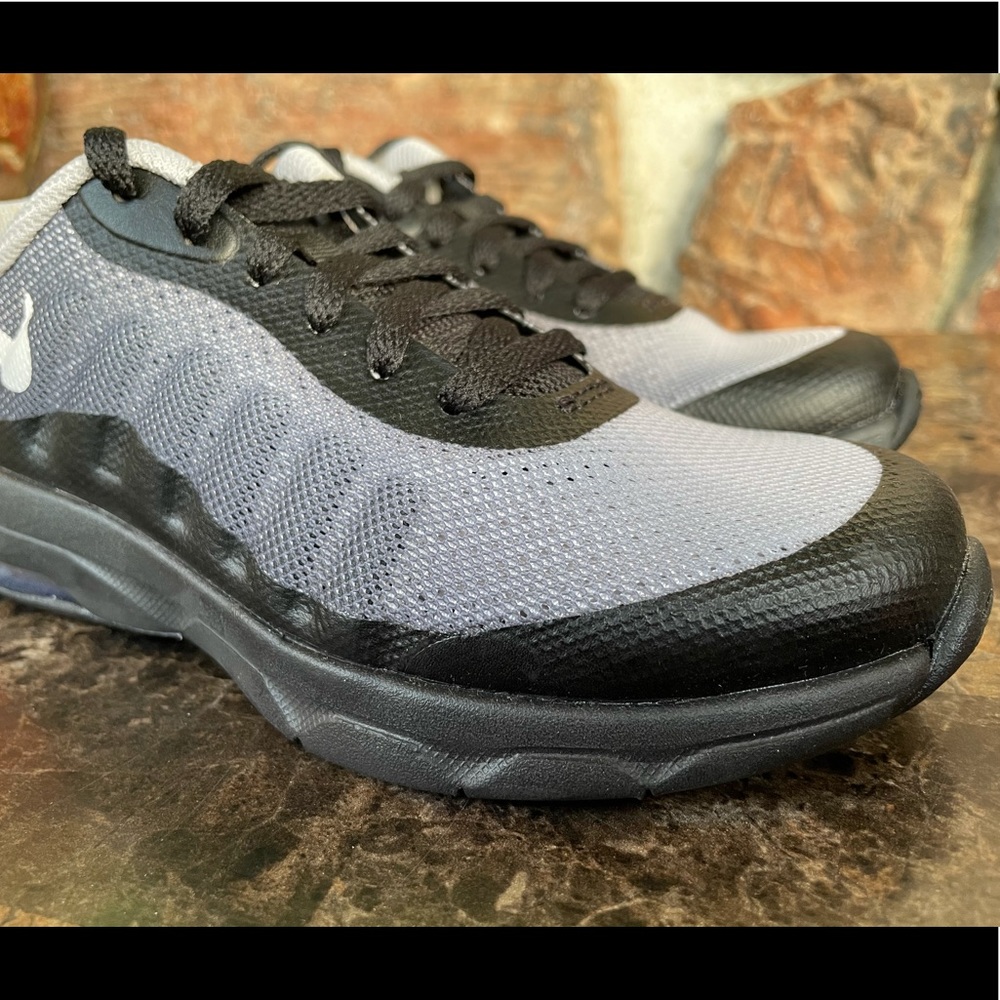 NEW NIKE Air Max Invigor Running Sneakers - Picture 4 of 15
